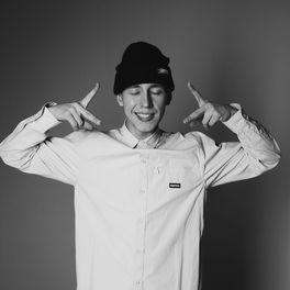 Обложка к песне Лавина/Цунами (feat. Анет Сай) от Hensy