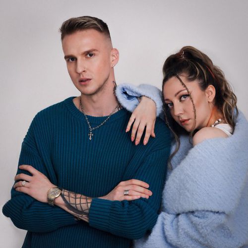 Обложка к песне Девочка Влюблялась (feat. Аили) от Мичелз