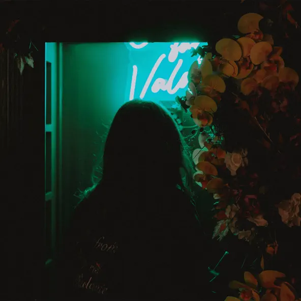 Обложка к песне Neon Angel от Izzamuzzic